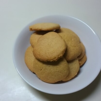ホットケーキミックスでクッキーを初めて作りましたぁ～♪(*´∀｀)簡単で、美味しかったぁ～(*^^*)♪クッキー大好きなので次はアレンジしちゃいますっ♪ご馳走様